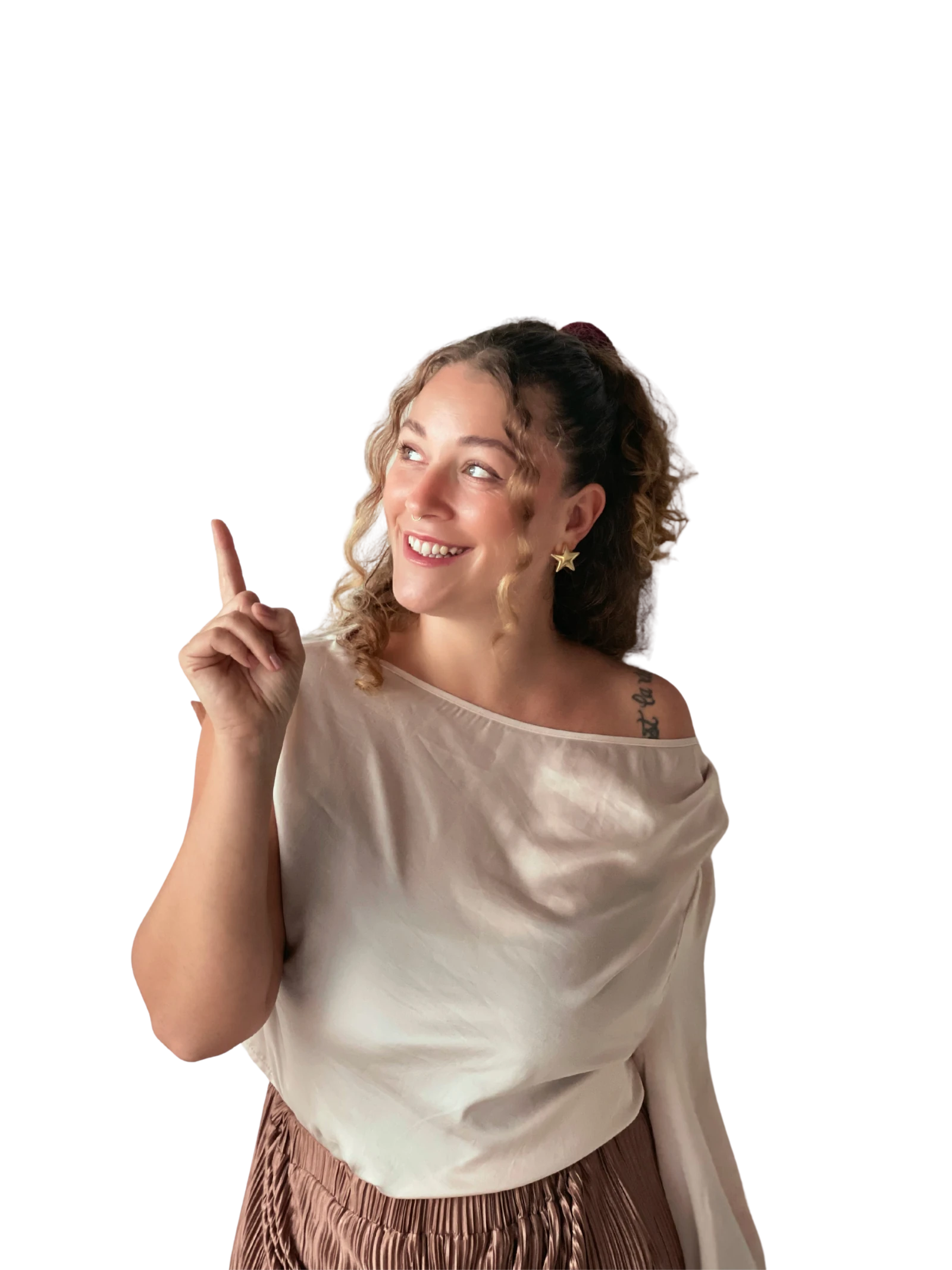 Chiara Regazzoni, fondatrice de La Tarot Académie, pointant du doigt les options de contact.